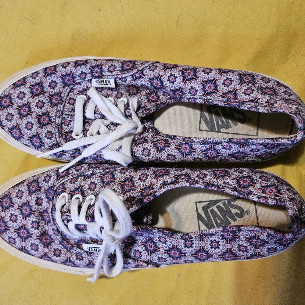 Womens size 8 vans. 8.00